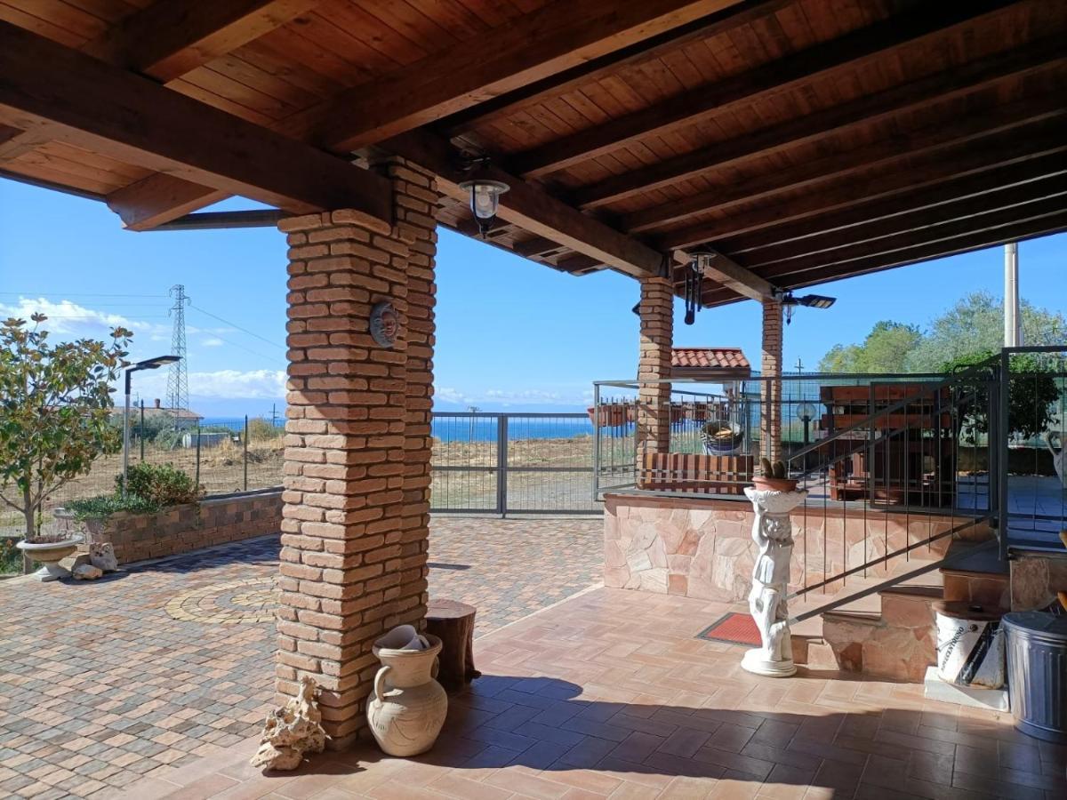 La Taverna Di Angela Amendolara Exteriör bild